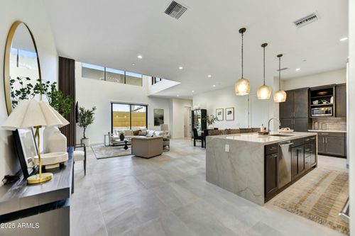 301-6525 E Cave Creek Rd, Cave Creek, AZ, 85331-8721 | Card Image