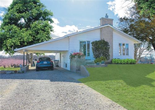 8657 Townsend Line, Arkona, ON, N0M1B0 | Card Image