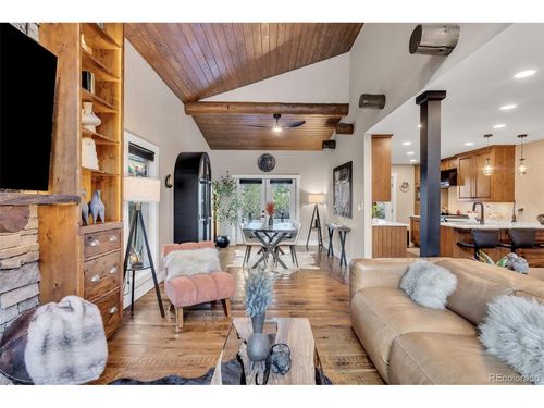 6876 Surrey Trl, Littleton, CO, 80125-9215 | Card Image