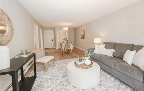 19 Country Club Dr, Manchester, NH, 03102-8834 | Card Image