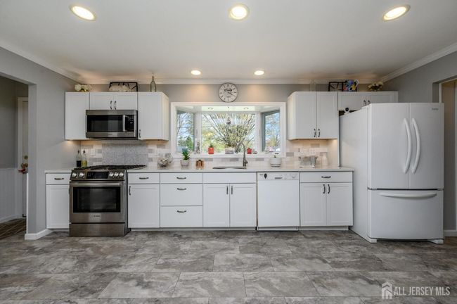 14 Temple Ter, House other with 3 bedrooms, 2 bathrooms and null parking in Lawrence NJ | Image 6