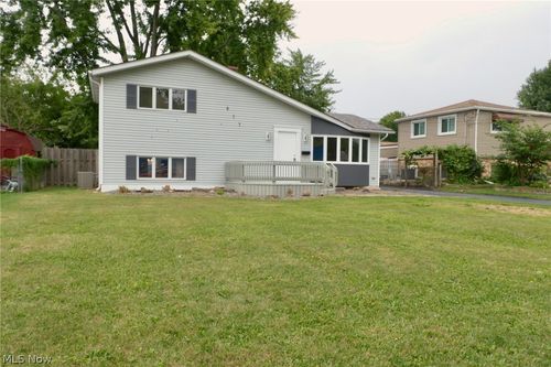 911 West Dr, Sheffield Lake, OH, 44054-2039 | Card Image