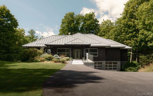 8 Sarah Ct, Rhinebeck, NY, 12572-2144 | Card Image