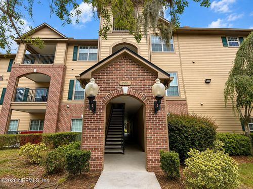 731-7800 Point Meadows Dr, Jacksonville, FL, 32256-4606 | Card Image