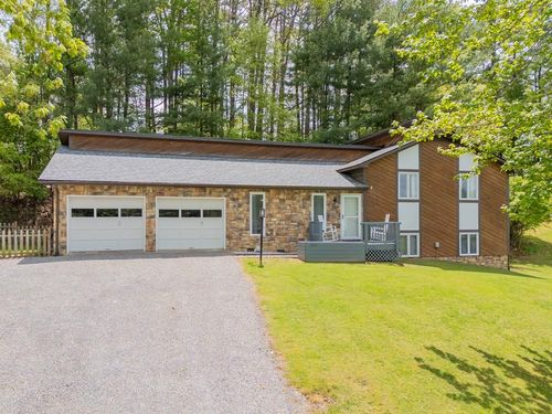 109 Sherwood Dr, Galax, VA, 24333-3407 | Card Image