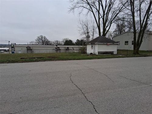 1402 E 9th St, Trenton, MO, 64683-2630 | Card Image