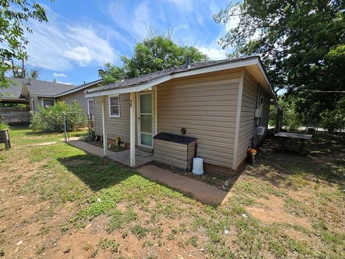 42 W 26th St, San Angelo, TX, 76903-2537 | Card Image