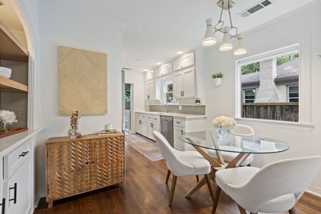 Breakfast nook and additional storage | Image 10