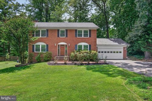 8405 Overlook St, Vienna, VA, 22182-5145 | Card Image