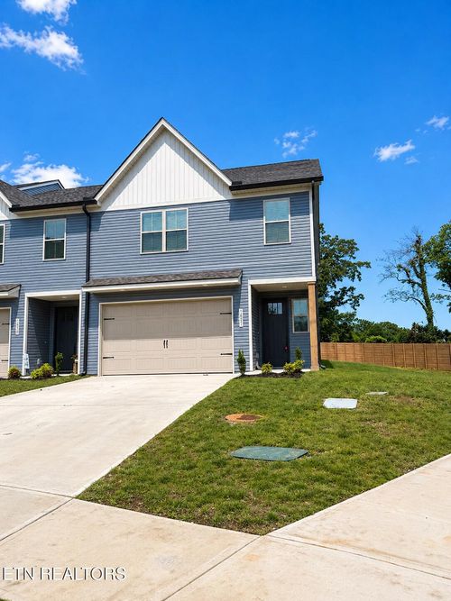 1821 Bennett Village Dr, Maryville, TN, 37804 | Card Image