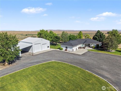 2328 Road 10.2 Ne, Moses Lake, WA, 98837-8985 | Card Image
