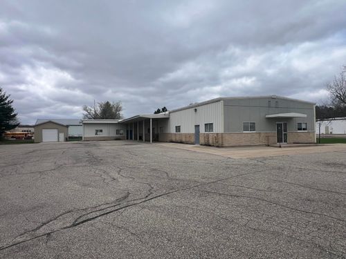 465 S Clay St, Newaygo, MI, 49337-8521 | Card Image