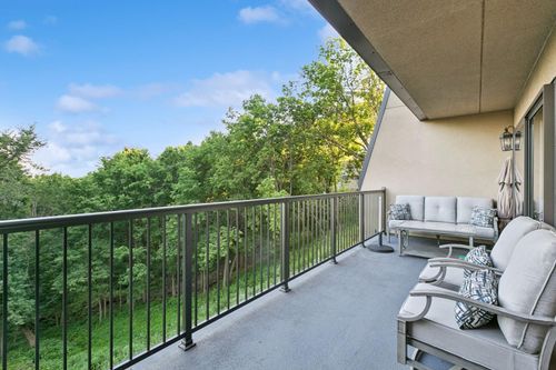 unit-102-8121 34th Ave S, Bloomington, MN, 55425-1645 | Card Image