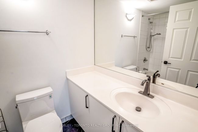 504 - 109 Front St E, Condo with 3 bedrooms, 1 bathrooms and 1 parking in Toronto ON | Image 9