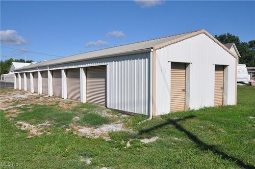 686 Buckeye St, Coshocton, OH, 43812-8907 | Card Image