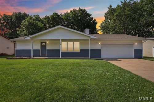 208 Meadow Dr, Troy, IL, 62294-1011 | Card Image