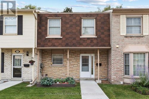 42-580 Eyer Dr, Pickering, ON, L1W3B7 | Card Image
