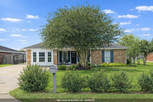 121 Rosedown Dr, Thibodaux, LA, 70301-2993 | Card Image