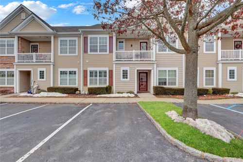 67 Warwick Dr, Massapequa, NY, 11758-3700 | Card Image