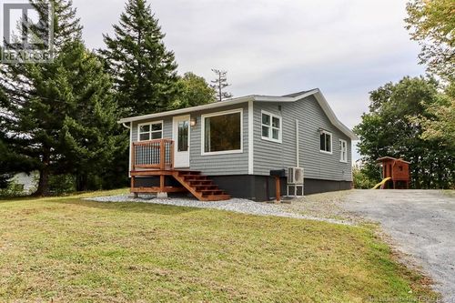 3478 Loch Lomond Rd, House with 2 bedrooms, 1 bathrooms and null parking in Saint John NB | Card Image