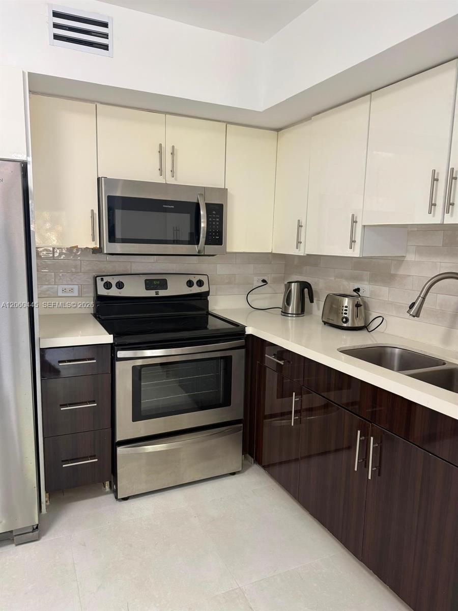 Residential Lease in Hollywood
