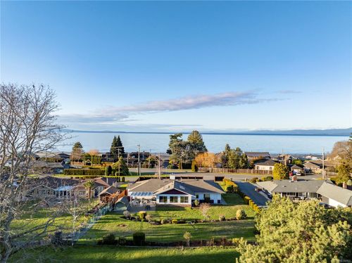 260 Elizabeth Ave, Qualicum Beach, BC, V9K1G8 | Card Image