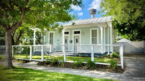 301 Barrera St, San Antonio, TX, 78210-1007 | Card Image
