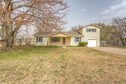 393 E 147th St S, Glenpool, OK, 74033-3916 | Card Image