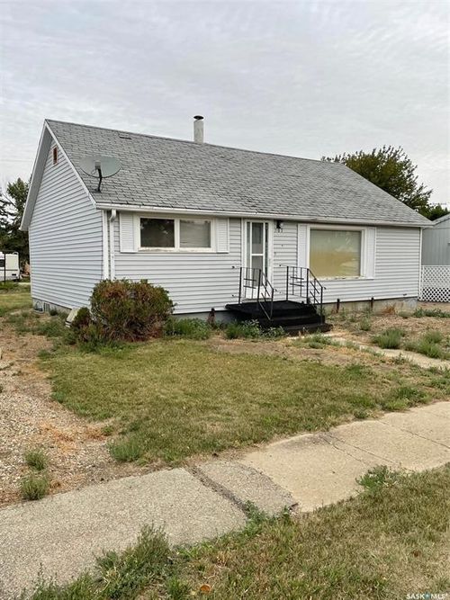 107 3rd Ave W, Elrose, SK, S0L0B3 | Card Image