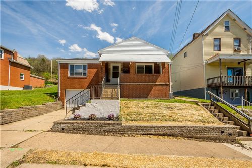 719 Delaware Ave, Glassport, PA, 15045-1537 | Card Image