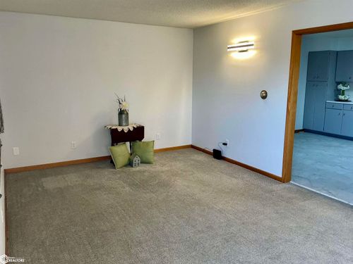 307 E North St, Corydon, IA, 50060-1223 | Card Image