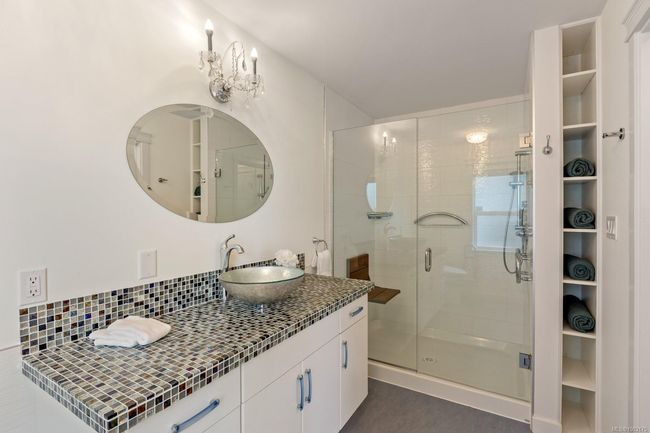 3 pc ensuite w/walk-in shower | Image 15