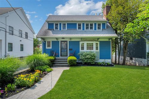 7 Senate Pl, Larchmont, NY, 10538-1626 | Card Image