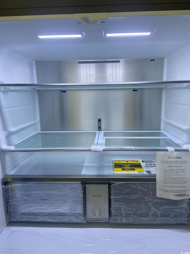 Detailed view of fridge | Image 16