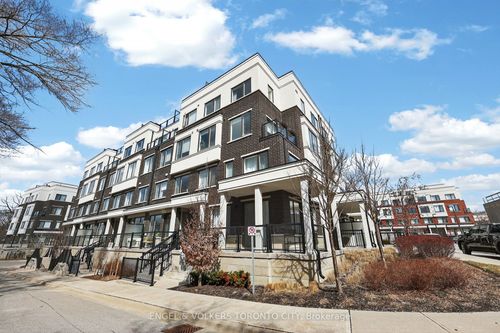 42-300 Alex Gardner Cir, Aurora, ON, L4G3G5 | Card Image