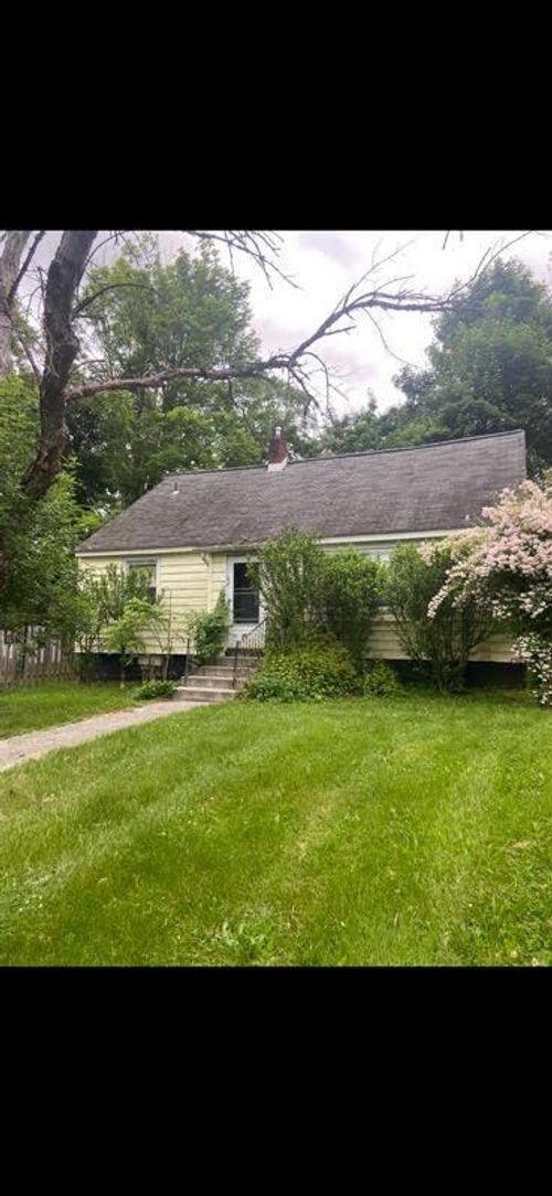 19 East Ave, Walden, NY, 12586-1550 | Card Image