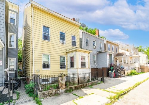 39 Hillman St, Paterson, NJ, 07522-1818 | Card Image