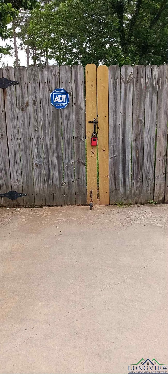 1009 Sequoyah Ln, House other with 3 bedrooms, 2 bathrooms and null parking in Longview TX | Image 22