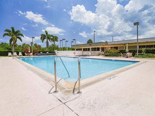 201-40 Vista Gardens Trl, Vero Beach, FL, 32962-0710 | Card Image