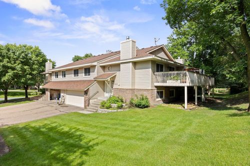 7237 Pontiac Cir, Chanhassen, MN, 55317-9454 | Card Image