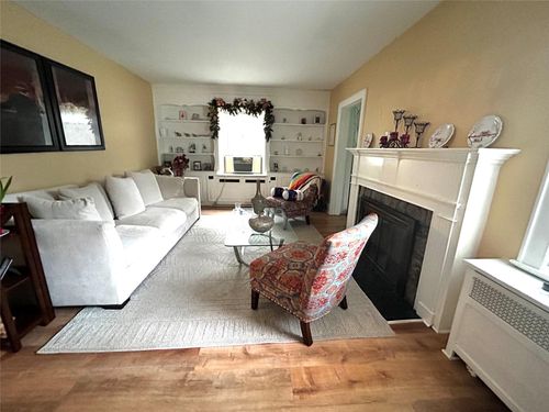 11 Duryea Pl, Lynbrook, NY, 11563-4011 | Card Image