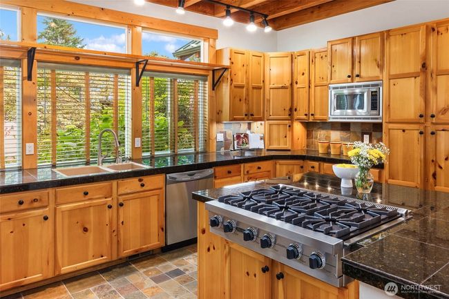 16375 Ne 44 Th Ct, House other with 3 bedrooms, 3 bathrooms and 3 parking in Redmond WA | Image 11
