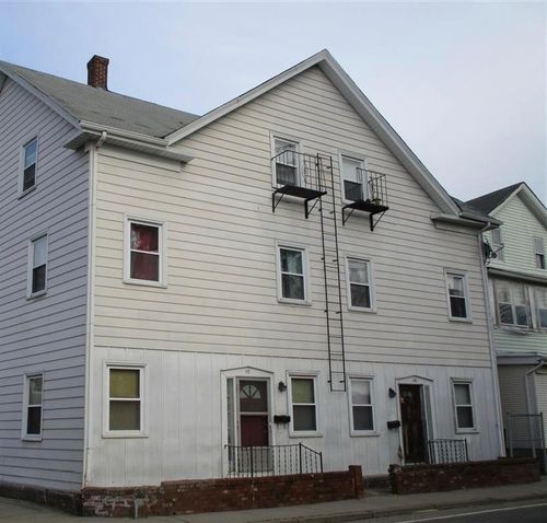 30 Wakefield St, West Warwick, RI, 02893-3523 | Card Image