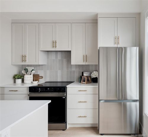 1-2538 Shelbourne St, Victoria, BC, V8R4L5 | Card Image
