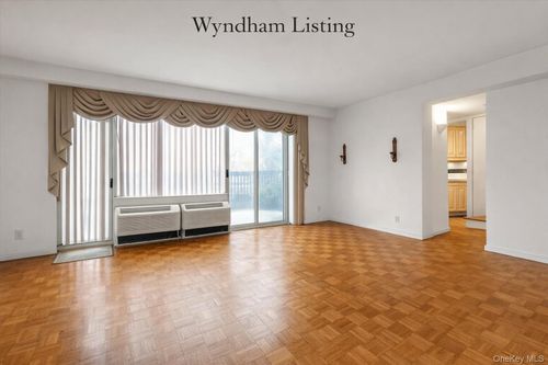 m3-100 Hilton Ave, Hempstead, NY, 11550-2129 | Card Image