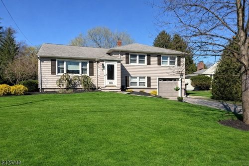 8 Alcott Dr, Livingston, NJ, 07039-1224 | Card Image