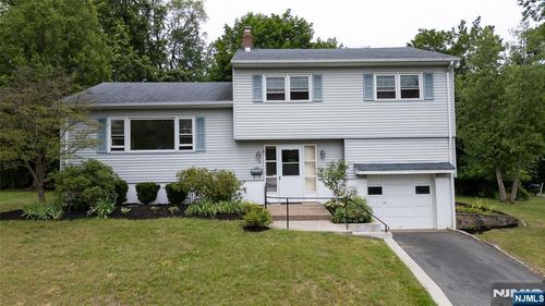 16 Atwood Pl, Wayne, NJ, 07470-3627 | Card Image