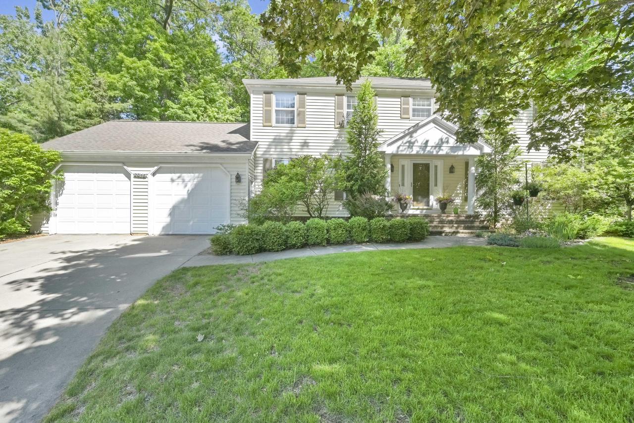 Sandalwood Ct, Green Bay, WI 54304