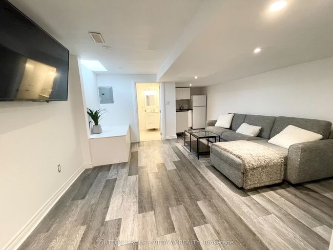 323 Montfort St, Home with 2 bedrooms, 3 bathrooms and 3 parking in Vanier ON | Image 26