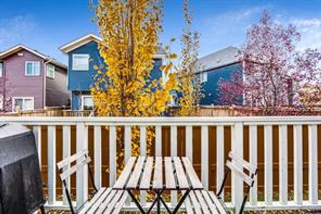 51 Sherwood Row Nw, Home with 2 bedrooms, 2 bathrooms and 3 parking in Calgary AB | Image 7